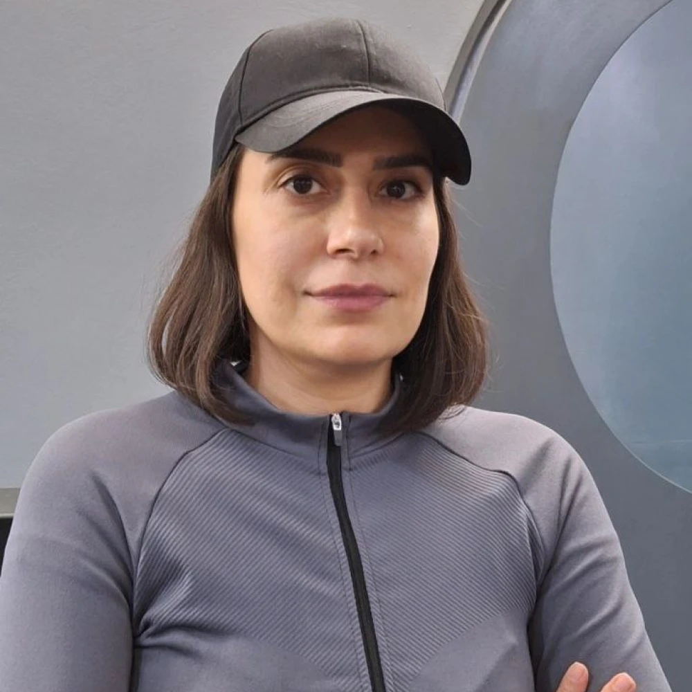 سارا اسدالهنیا مربی حرکات اصلاحی و ماساژ