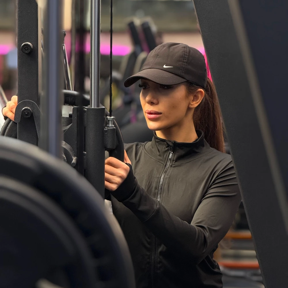 شقایق رضوانی یگانه مربی بدنسازی