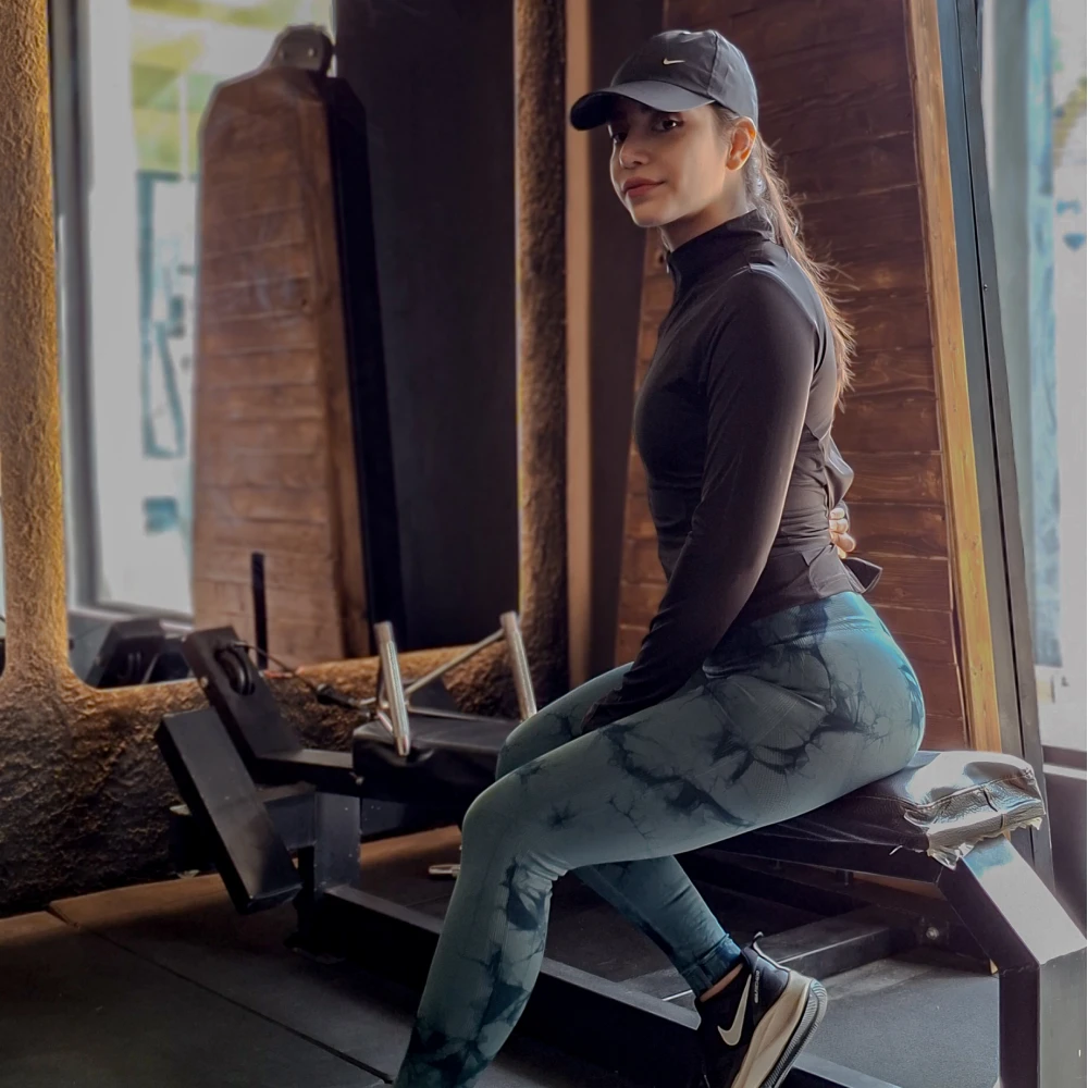 آیدا مصری | مربی بدنسازی و فیتنس بانوان در مشهد