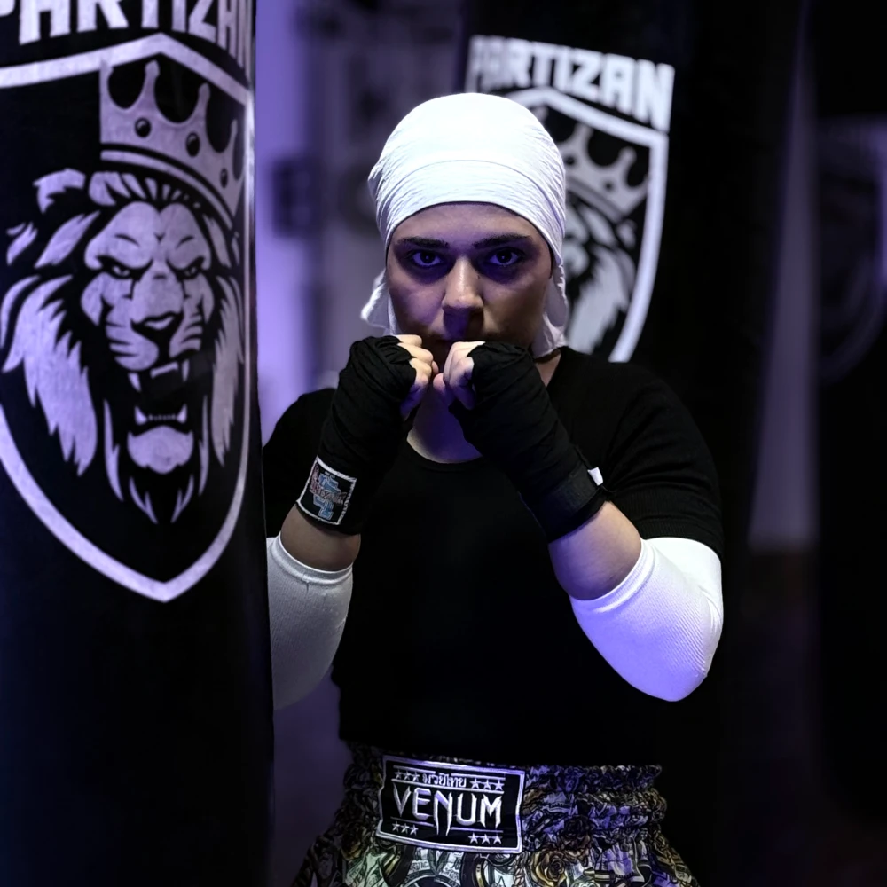 سیده مریم حسینی مربی حرفه‌ای کیک بوکسینگ بانوان و داور رسمی فدراسیون ورزش‌های رزمی ایران