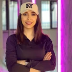 سحر رعنایی، مربی تخصصی TRX و فیتنس فانکشنال با بیش از ۸ سال سابقه طراحی برنامه‌های علمی برای بهبود آمادگی جسمانی بانوان