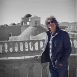 دکتر امیر مقدم، دکترای علوم ورزشی و رئیس دانشکده تربیت بدنی، مربی و داور درجه یک پیلاتس و مدرس دانشگاه در مشهد با بیش از ۳۰ سال سابقه علمی و عملی