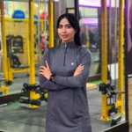 فاطمه خسروی، مربی رسمی فدراسیون وزنه‌برداری در رشته کراس‌فیت و تمرینات عملکردی با بیش از چهار سال سابقه حرفه‌ای در مشهد